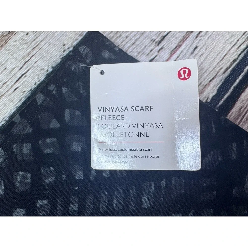 Lululemon Scarf Fleece‎ Vinyasa Customizable Geometric Black Gray Snap O/S NWT